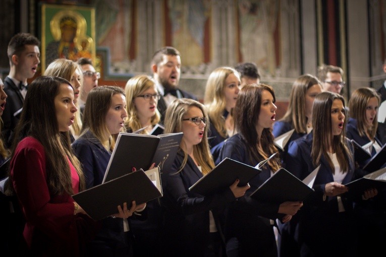Muzyka pod łukowym sklepieniem