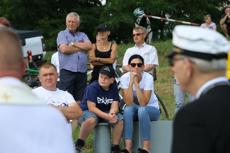 Czerwińsk n. Wisłą. Różaniec z bp. Piotrem Liberą
