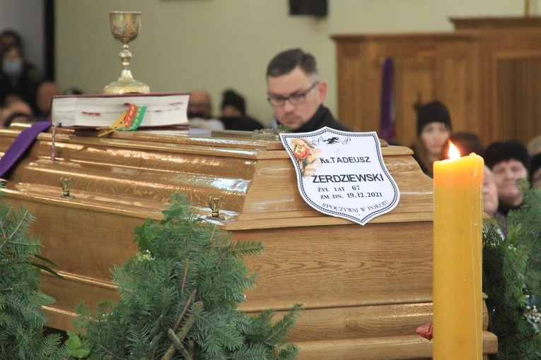 Czermno. Pogrzeb ks. Tadeusza Żerdziewskiego