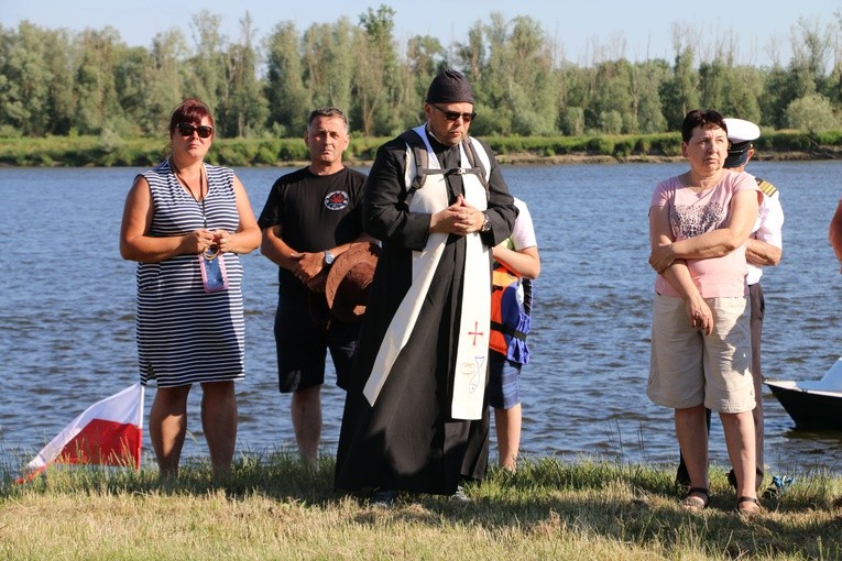 Czerwińsk n. Wisłą. Różaniec z bp. Piotrem Liberą