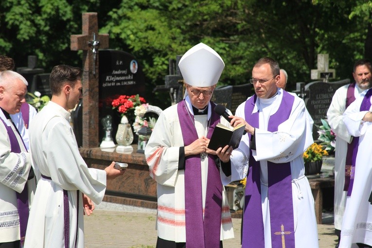 Lekowo. Pogrzeb ks. Tadeusza Fijałkowskiego