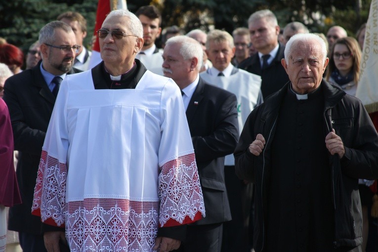 Pomnik bł. ks. J. Popiełuszki w Mławie