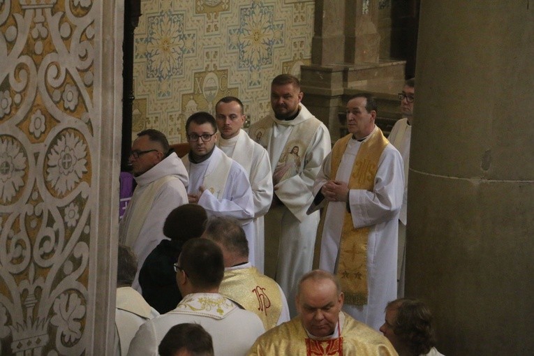 Płock. Msza Krzyżma w bazylice katedralnej