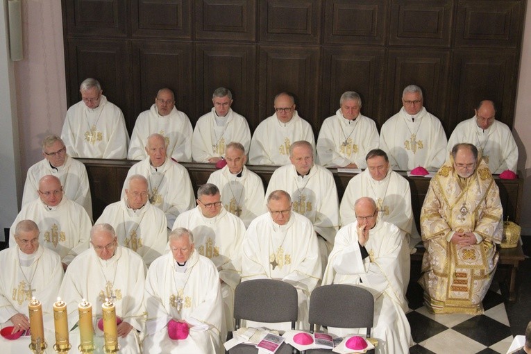 Episkopat w Płocku. Msza w kolegiacie