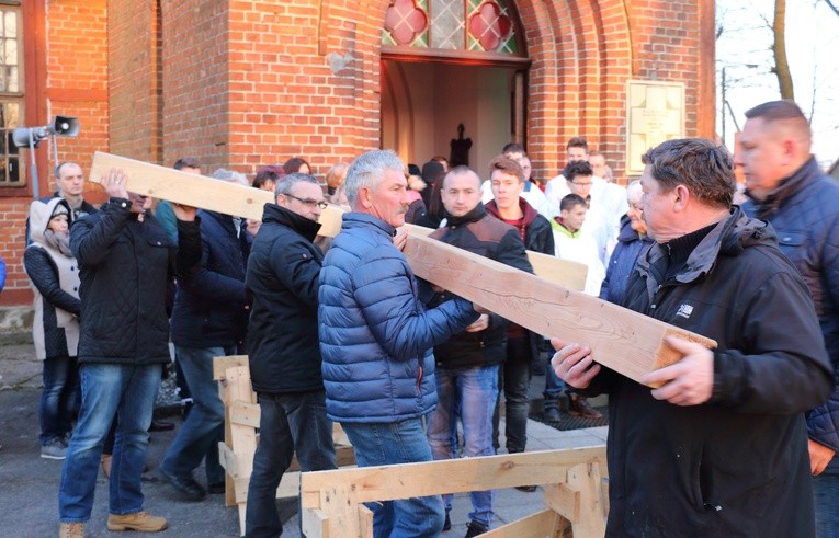Jegłownik - Droga Krzyżowa ulicami miejscowości