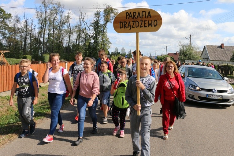 Rostkowo. Pielgrzymka dzieci (część I)