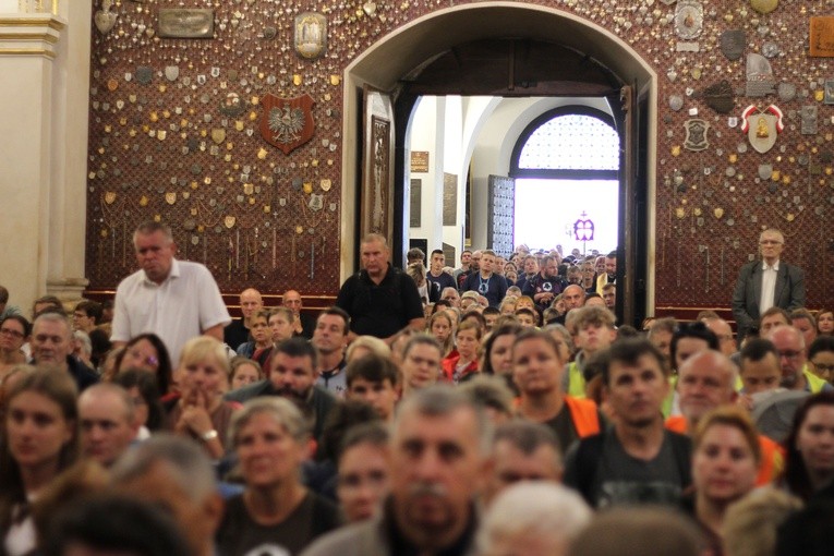 Pielgrzymka. W kaplicy Matki Bożej