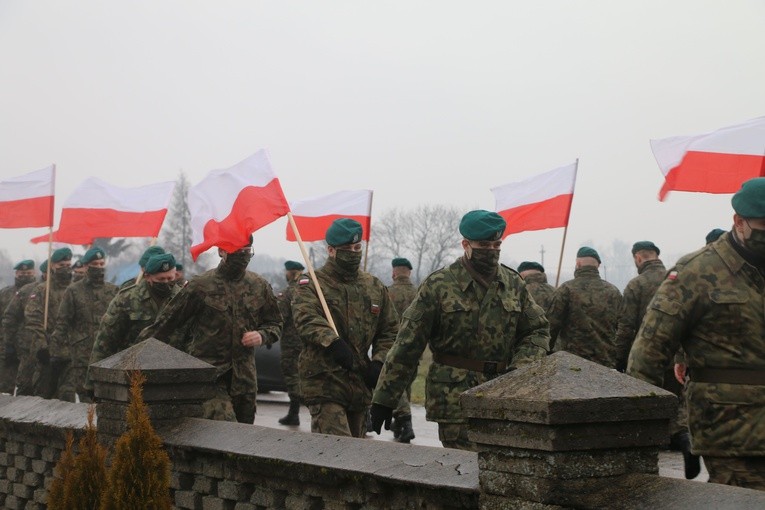 Strzelcy w hołdzie powstańcom styczniowym