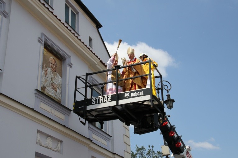 Płock. Poświęcenie mozaiki w oknie papieskim