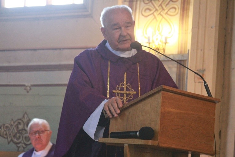 Lekowo. Pogrzeb ks. Tadeusza Fijałkowskiego