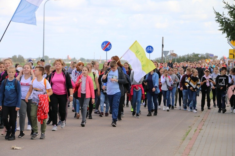 Rostkowo. Pielgrzymka dzieci (część I)