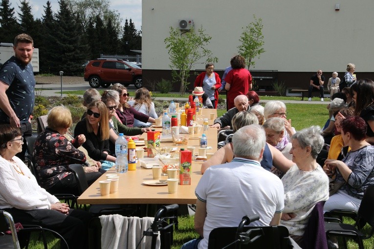 Sikórz. Piknik w Leonianum