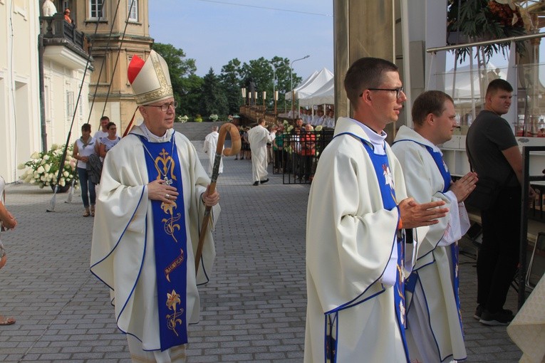 Pielgrzymka na Jasną Górę. Msza św. na szczycie