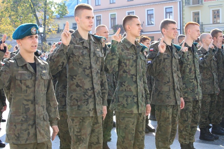 Ślubowanie w szkołach PUL w Płocku