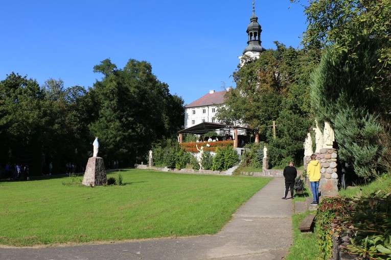 Pielgrzymka młodych z Rypina do Obór