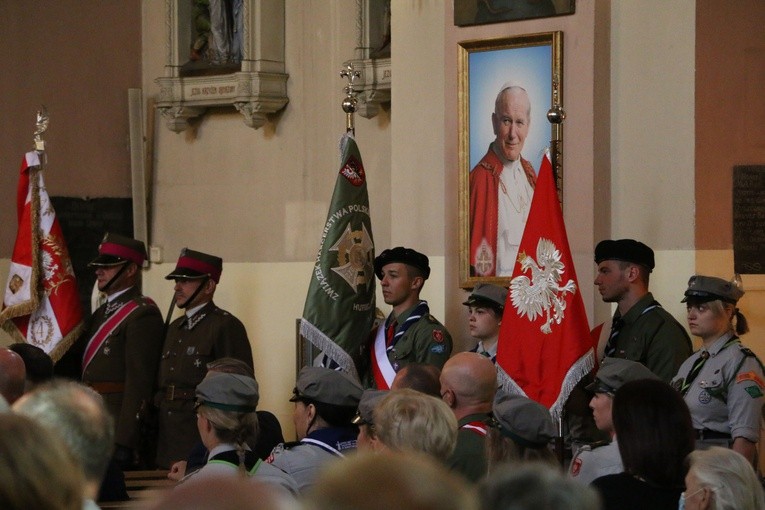 Wyszogród. Poświęcenie odnowionego nagrobka ułana Jana Mąkowskiego