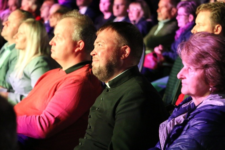 Czerwińsk n. Wisłą. Koncert jubileuszowy w przyklasztornych ogrodach