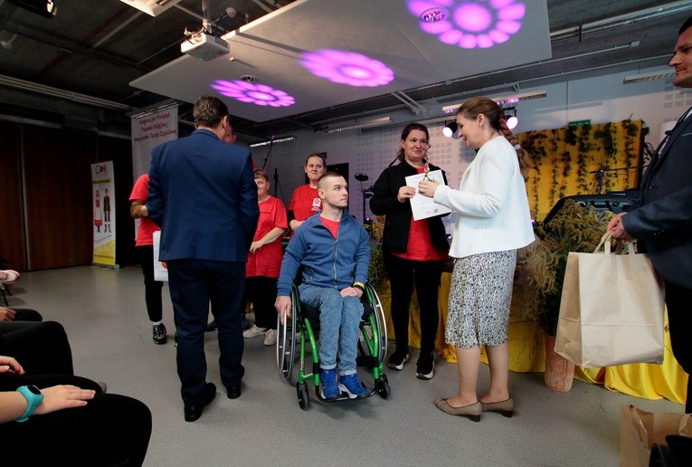 III Integracyjny Przegląd Piosenki Religijnej Warsztatów Terapii Zajęciowej 