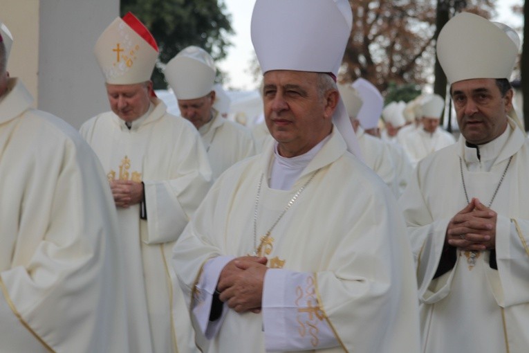 Episkopat w Płocku. Msza w kolegiacie