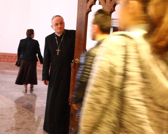 Uroczyste posiedzenie zespołu synodalnego młodych 
