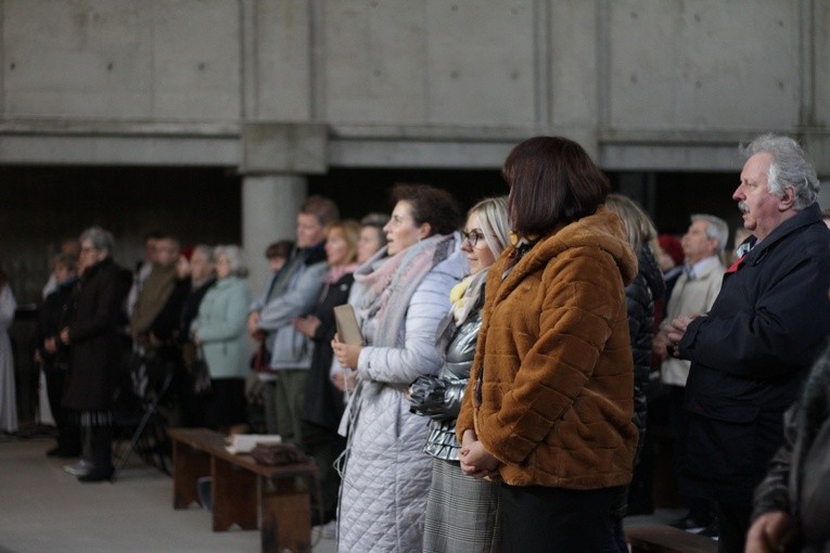 Płock. Pierwsza Msza św. w budowanym sanktuarium Bożego Miłosierdzia