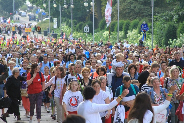 Pielgrzymka na Jasną Górę. Wejście na szczyt