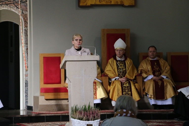 Mława. Poświęcenie pomnika Dzieci Nienarodzonych