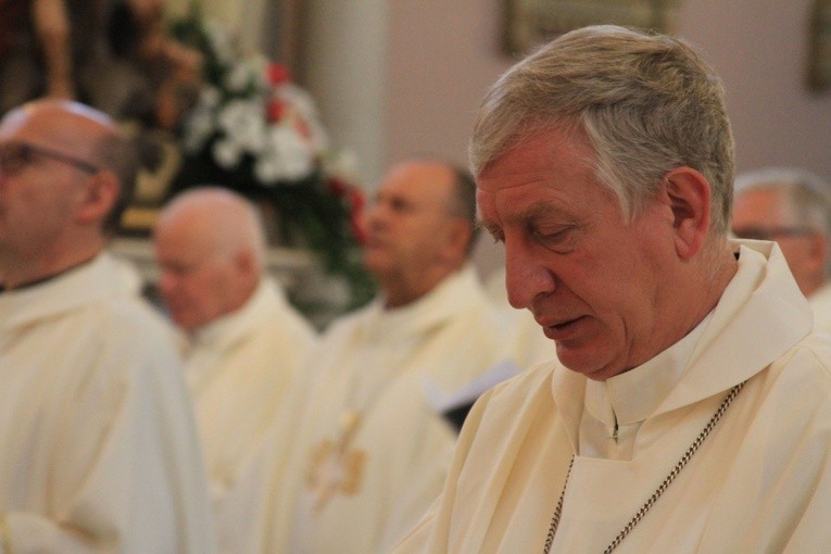 Episkopat w Płocku. Msza w kolegiacie