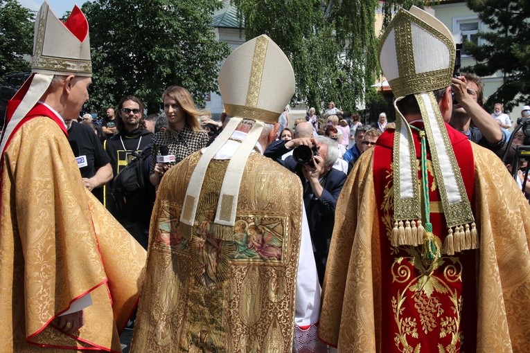 Płock. Poświęcenie mozaiki w oknie papieskim