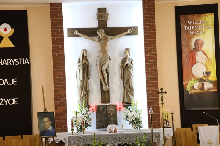 Płock. Modlitwa w intencji rodzin u Świętego Krzyża