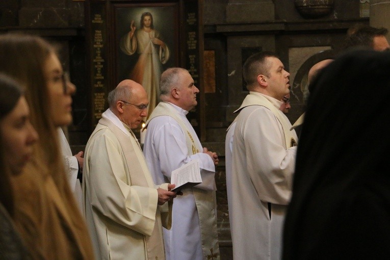 Płock. Msza Krzyżma w bazylice katedralnej