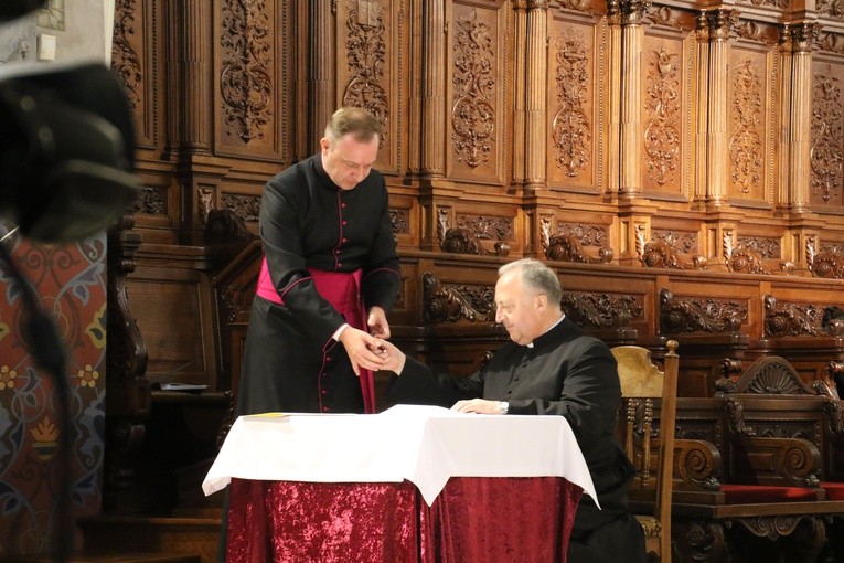 Płock. Kanoniczne objęcie diecezji przez bp. Szymona Stułkowskiego. Cz. 1