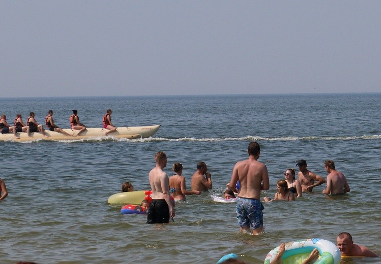 Upalna niedziela na plaży w Stegnie