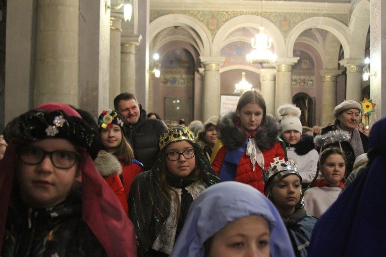 Mali kolędnicy w Płocku