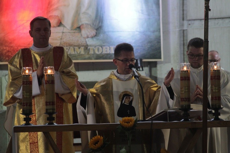 Płock. Pierwsza Msza św. w budowanym sanktuarium Bożego Miłosierdzia