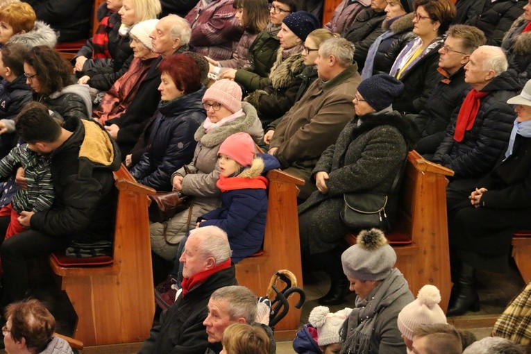 Płońsk. Msza św. inaugurująca Orszak Trzech Króli i Rok św. Jana Pawła II 