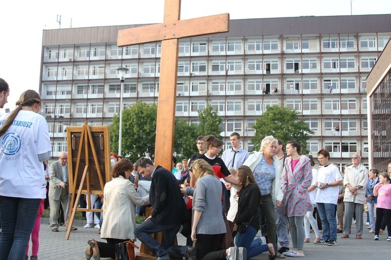 Znaki ŚDM w Płocku - szpital