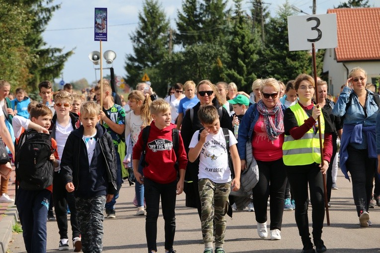 Rostkowo. Pielgrzymka dzieci (część I)
