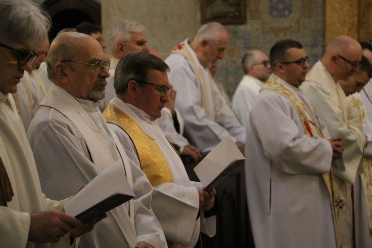 Płock. Msza Krzyżma w bazylice katedralnej