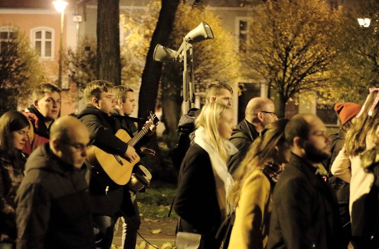 Prabuty. Czuwanie młodzieży diecezji elbląskiej