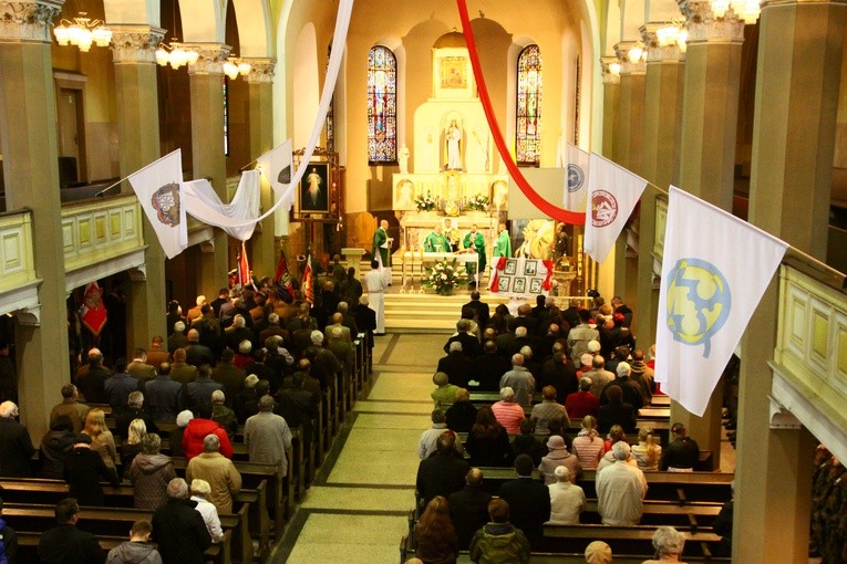 Odsłonięcie obelisku gliwickich cichociemnych