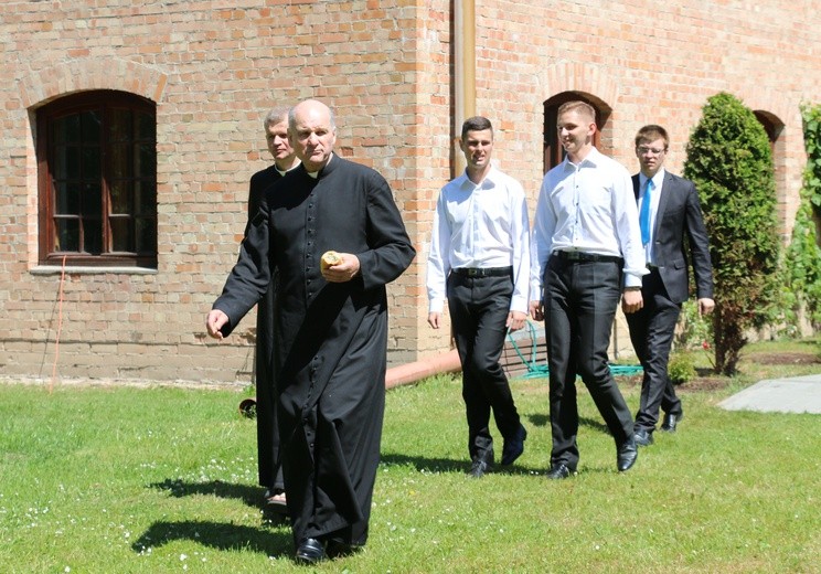 Nie taki zakonnik straszny...