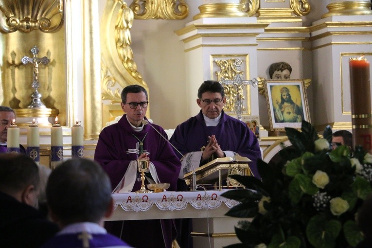 Pomiechowo. Pogrzeb ks. kan. Franciszka Kacprzyckiego