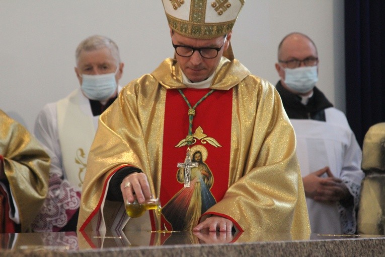 Skępe. Jubileusz parafii i konsekracja ołtarza