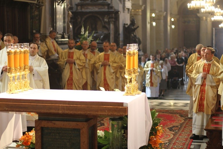 Płock. Święcenia kapłańskie - część 2.