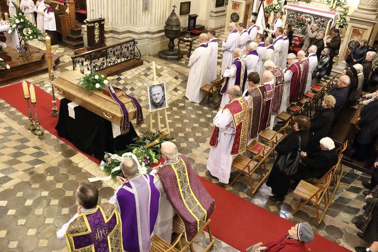 Pogrzeb ks. Mieczysława Turka - Msza św.