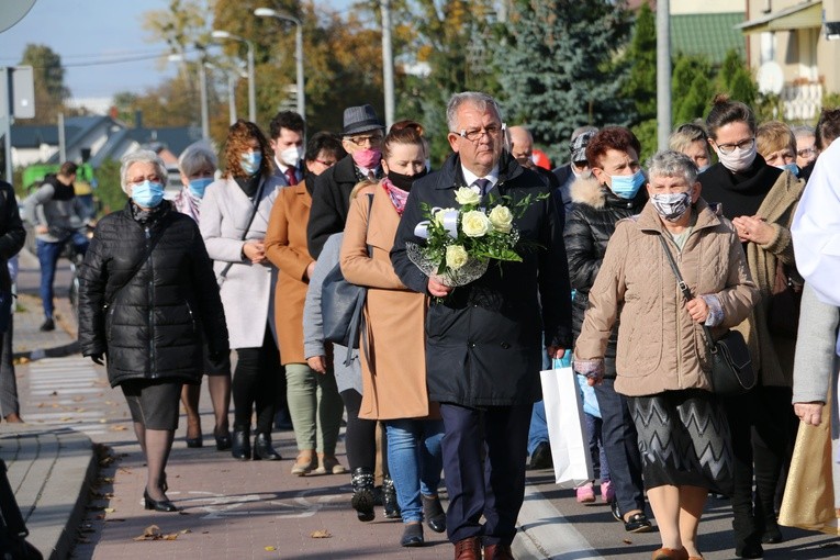Mława. Poświęcenie pomnika Dzieci Nienarodzonych