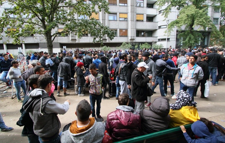 Ponad dwie trzecie Niemców za wstrzymaniem przyjmowania uchodźców