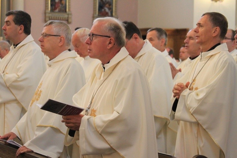 Episkopat w Płocku. Msza w kolegiacie