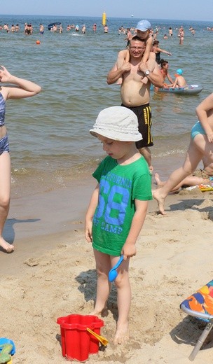 Upalna niedziela na plaży w Stegnie